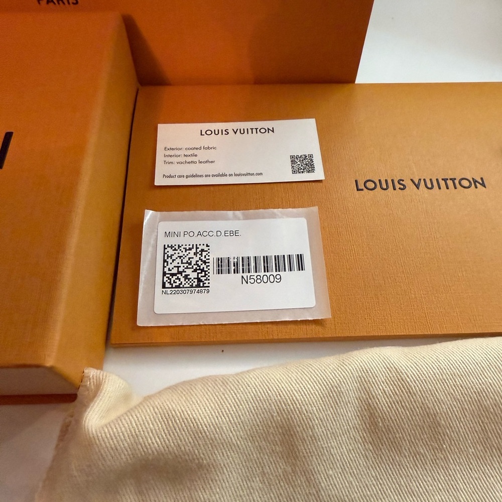 ✨ Authentic Louis Vuitton Damier Ebene Mini Pochette ✨ - Picture 4 of 11